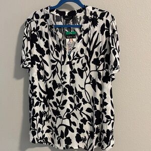 “Well Worn” womens xl floral pull over, short sleeve top